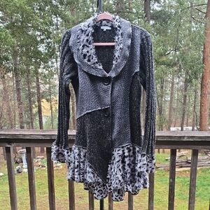 Sioni Black and Gray Textured Cardigan